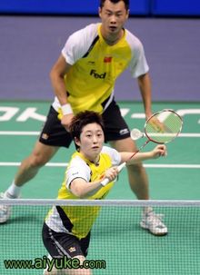 张楠支招：羽毛球封网跟球走 防边线以直线回球为主