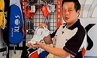 羽毛球球服与球鞋的选择