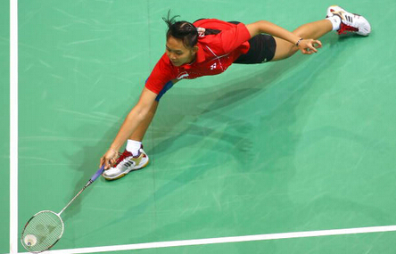 羽毛球两侧移动步法 - 爱羽客羽毛球网