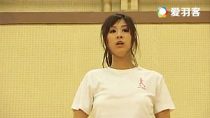 看日本女优如何练习打羽毛球