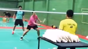 双打中前场如何连贯？看看东南亚的教练怎么教的！