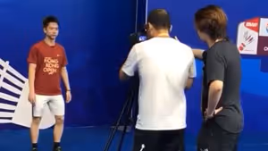 摄影师录制视频，苏卡穆约抖腿恶搞哈哈哈哈