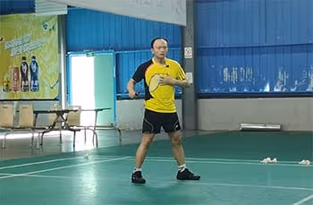 新手就想学会李宗伟的弹簧步？站姿和启动是基础