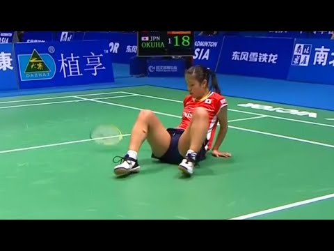 国际比赛搞笑一刻集锦！拍子掉了用手打球是什么鬼？