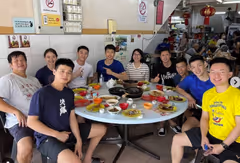 周天成结束在大马的训练 李梓嘉请吃茶餐厅