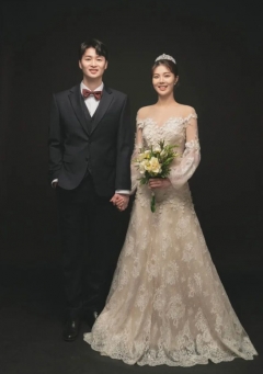 韩国女双金昭映于1月8日完成婚礼