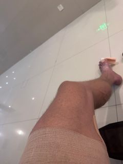 安赛龙：左腿筋一阵剧痛，目前正在等待扫描