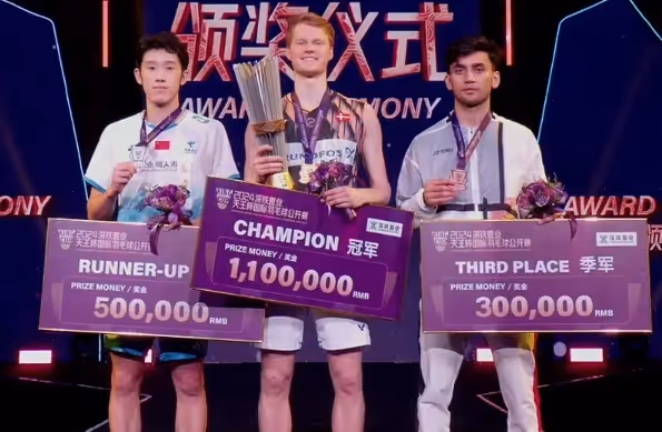 18岁国羽小将胡哲安突围摘银 安东森捧起天王杯