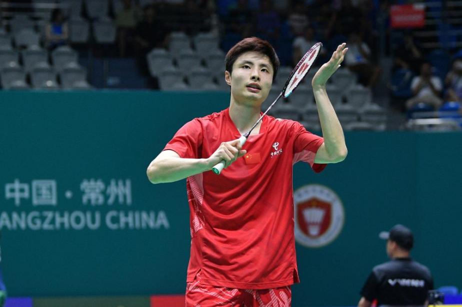 背靠背杀入决赛！石宇奇2-0周天成集锦！ 2025中国公开赛 男单半决赛视频