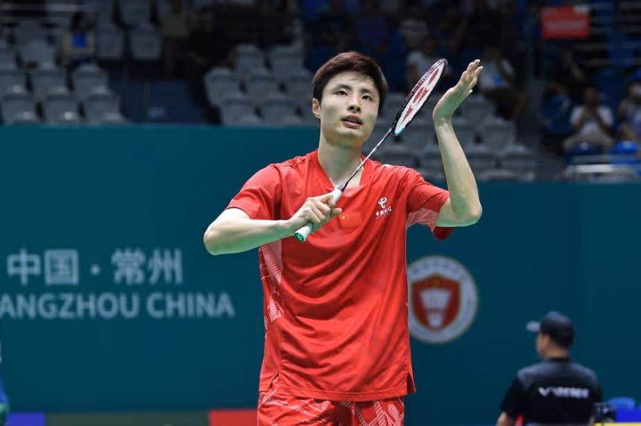 背靠背杀入决赛！石宇奇2-0周天成集锦！ 2025中国公开赛 男单半决赛视频