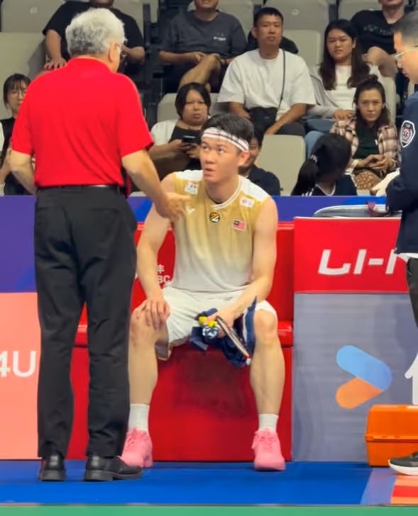 连续3周一轮游！李梓嘉1-2林俊易集锦 2025年中国羽毛球大师赛 男单1/16决赛视频