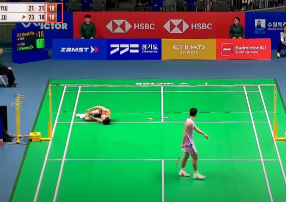不可思议！李卓耀崴脚疼到打滚，仍2-1陆光祖！ 2025韩国公开赛 男單1/16決賽視頻