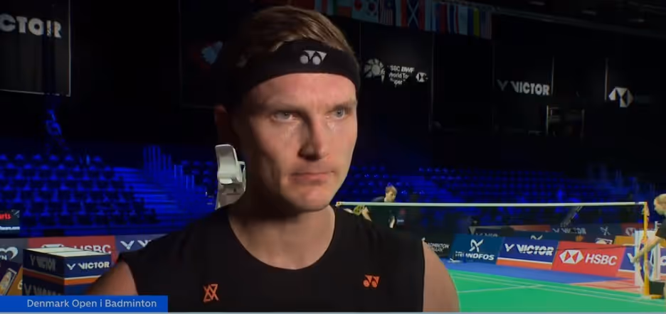 场地太滑安赛龙很生气 工作人员熬通宵洗地胶