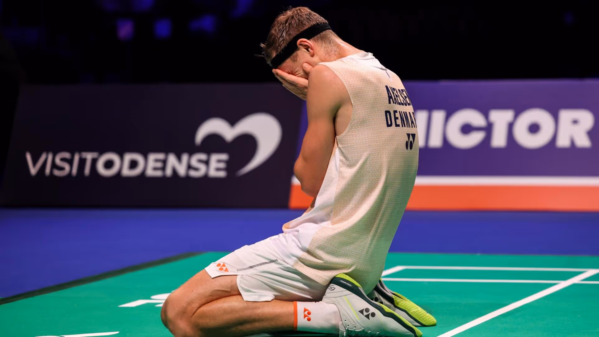 安赛龙含泪受访：仍可与顶尖选手一战