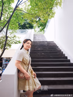 陈清晨：羽落晨光时  挥手告别中