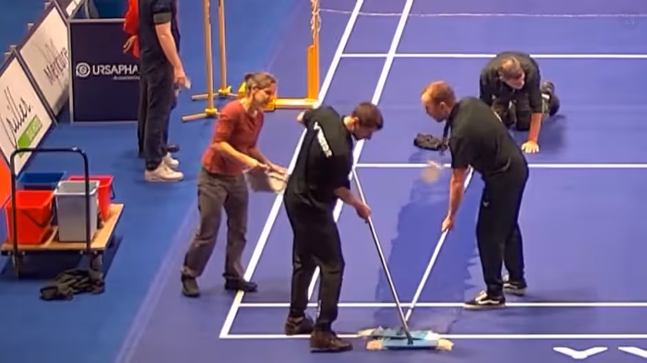 场地太滑像溜冰 选手批评赞助商不专业