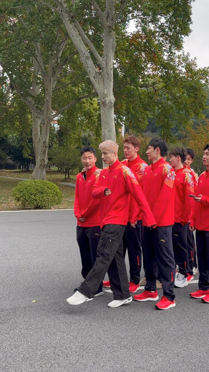 石宇奇染粉色头发 出战全运会