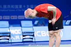 石宇奇粉色头发亮相取胜：做好准备迎接挑战