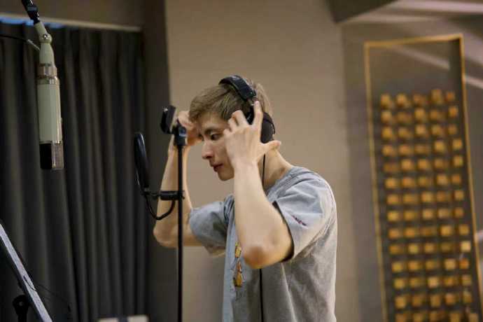 石宇奇新歌《无畏》今日上线：我将夺回失去的荣耀，无畏地宣告