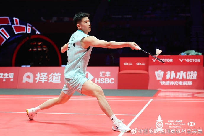状态如何？石宇奇2-0轻取李诗沣集锦！ 2025世界羽联总决赛 男单小组赛视频