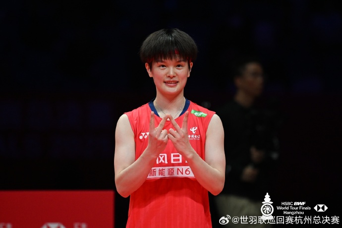 两连胜！王祉怡2-0因达农集锦 2025世界羽联总决赛 女单小组赛视频