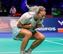 离谱！丹麦女单一姐竟输给保加利亚女双选手