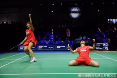 李怡婧/王漪朵苦战3局取胜 国羽提前包揽女双冠亚军