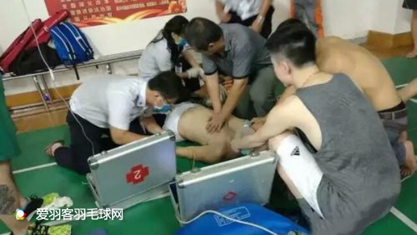 惋惜!大二男生打羽毛球倒地去世,现场学生无一