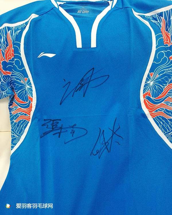 盘点羽坛球星签名,林丹蔡赟简直看不懂,傅海峰自带杀气!