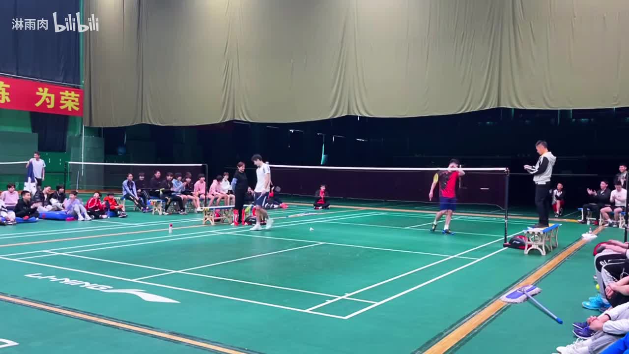 【低视角】林丹陪练周文龙vs省队队员在线观看 - 羽毛球视频 - 爱羽客